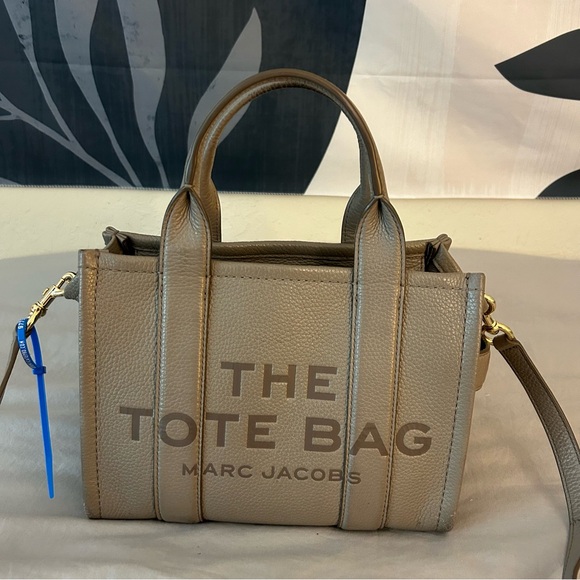 Marc Jacobs Handbags - Marc Jacobs The Tote Bag Small Leather, Cement Grey